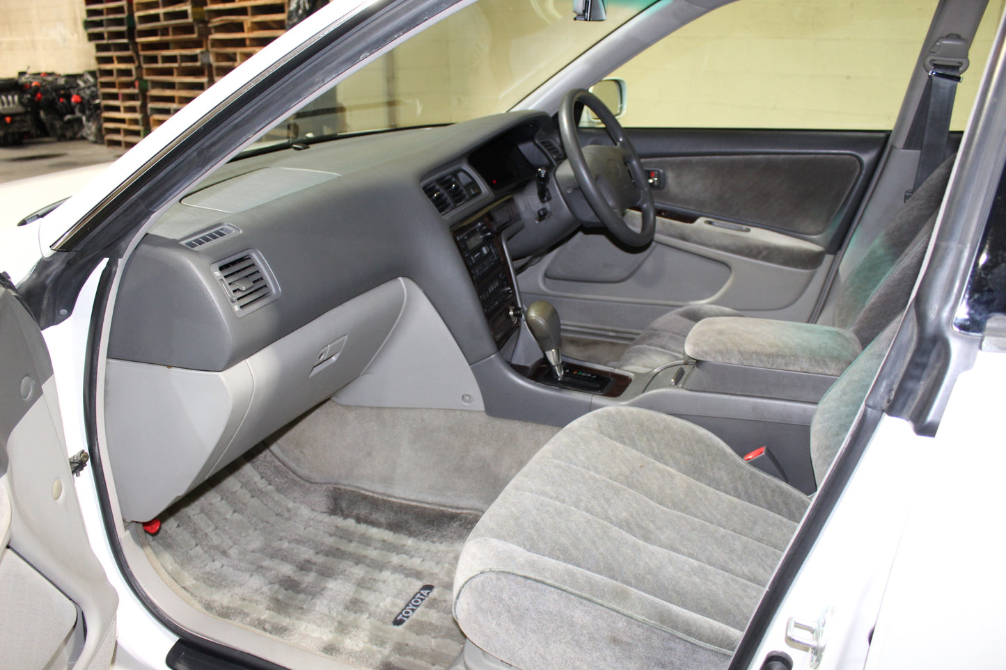 JDM RHD TOYOTA CHASER GX100 AVANTE FOR SALE 2.5L AUTOMATIC 1GFE PEARL WHITE