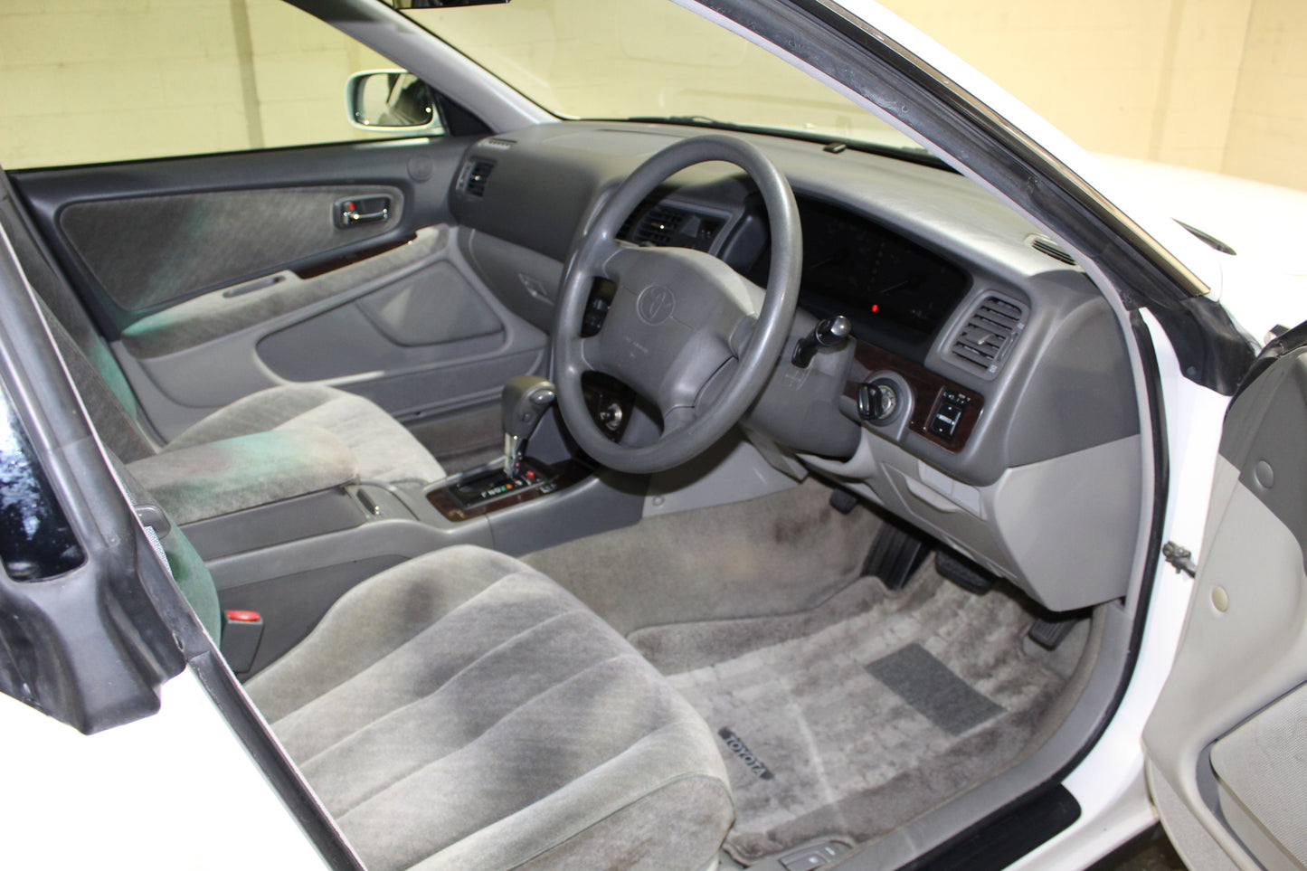 JDM RHD TOYOTA CHASER GX100 AVANTE FOR SALE 2.5L AUTOMATIC 1GFE PEARL WHITE